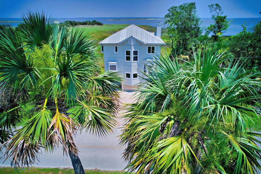 98 Bay Ave, 32320