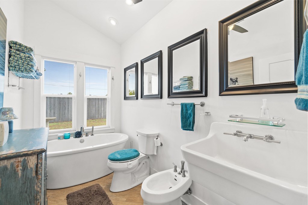9310 Cockles Ave, Port St. Joe 32456