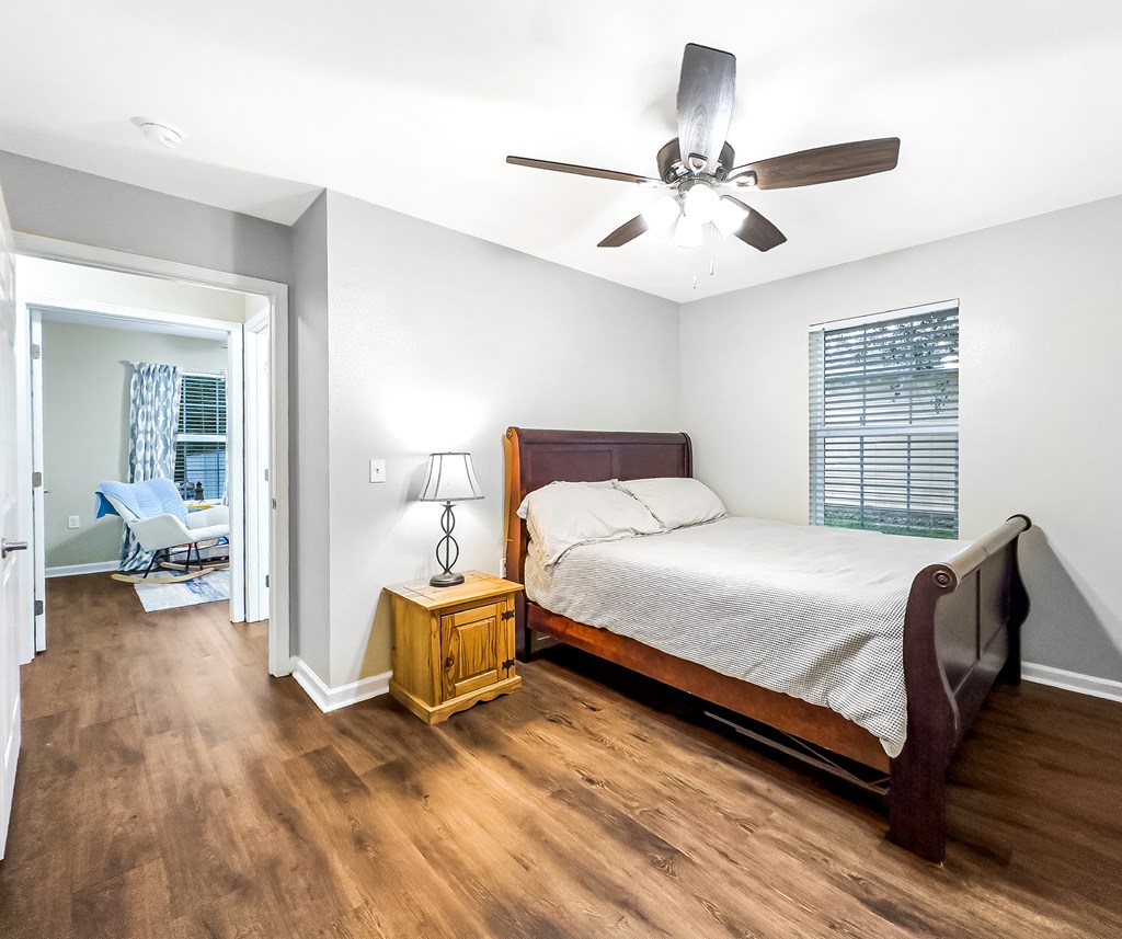 135 Pridgeon Ln, 32465