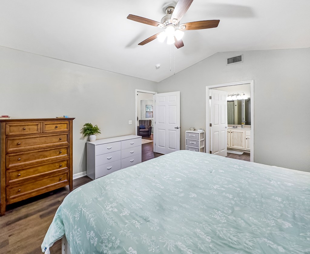 135 Pridgeon Ln, 32465