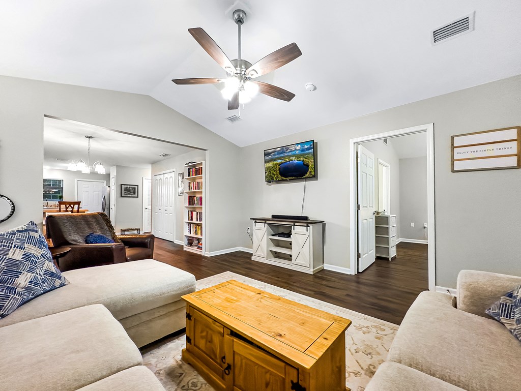 135 Pridgeon Ln, 32465