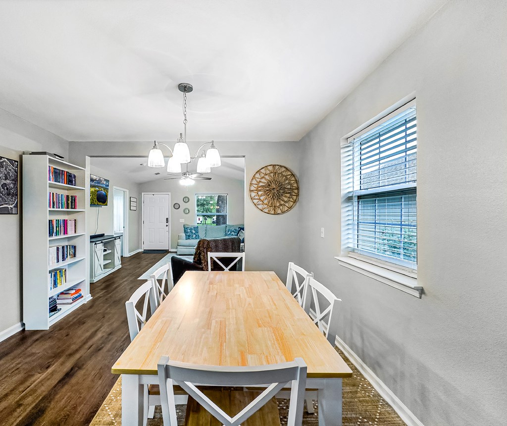 135 Pridgeon Ln, 32465