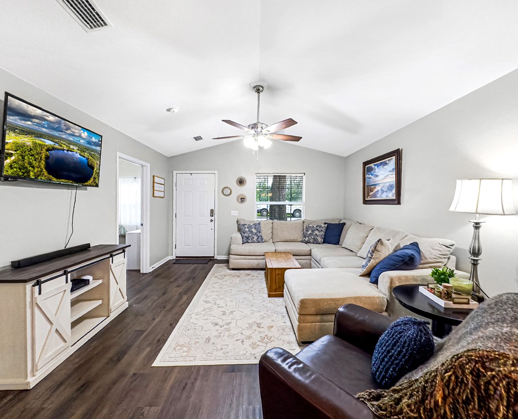 135 Pridgeon Ln, 32465