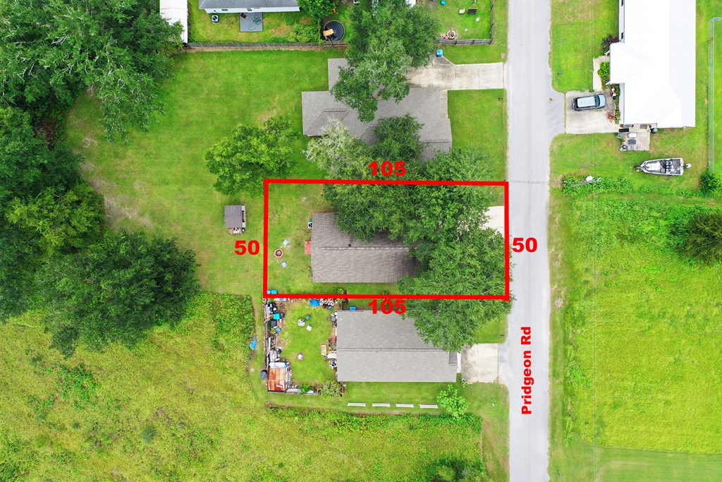 135 Pridgeon Ln, 32465