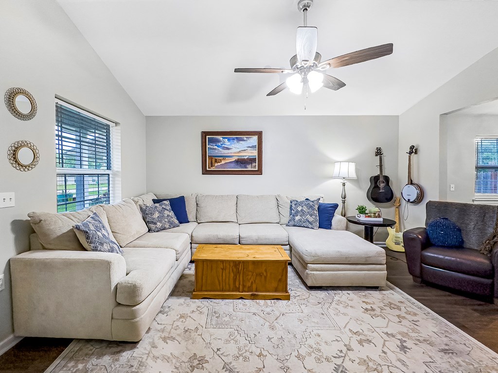 135 Pridgeon Ln, 32465