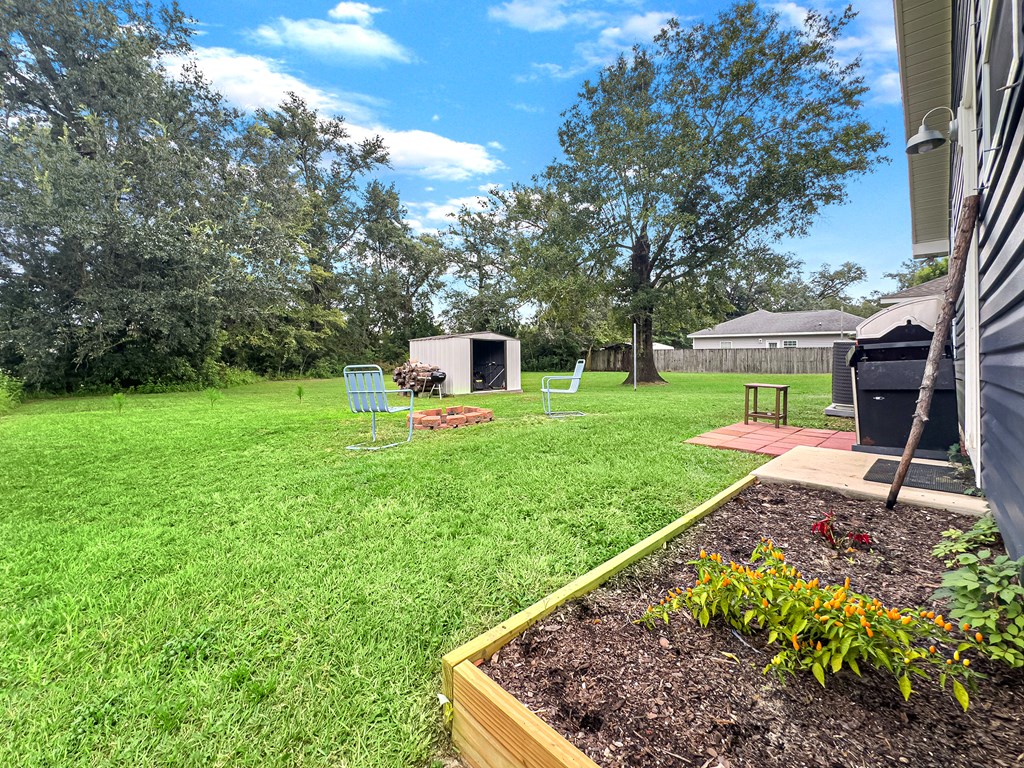 135 Pridgeon Ln, 32465