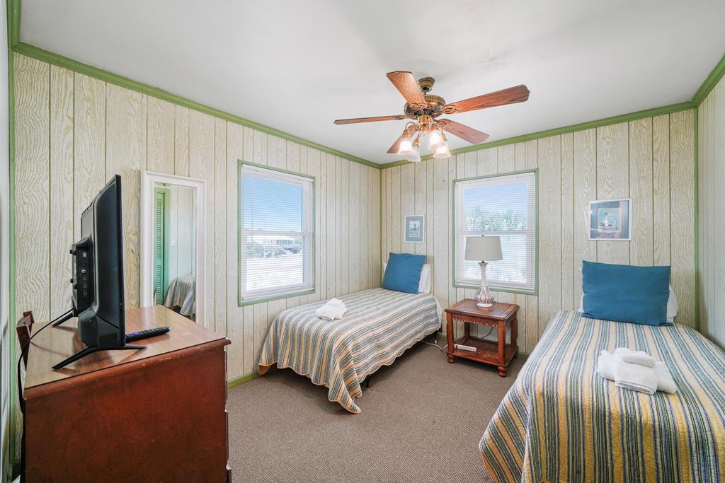 449 W Gorrie Dr, St. George Island 32328