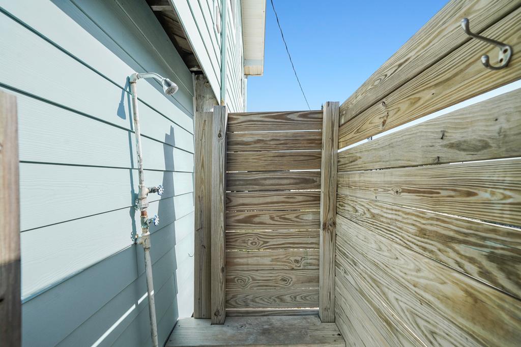 449 W Gorrie Dr, St. George Island 32328