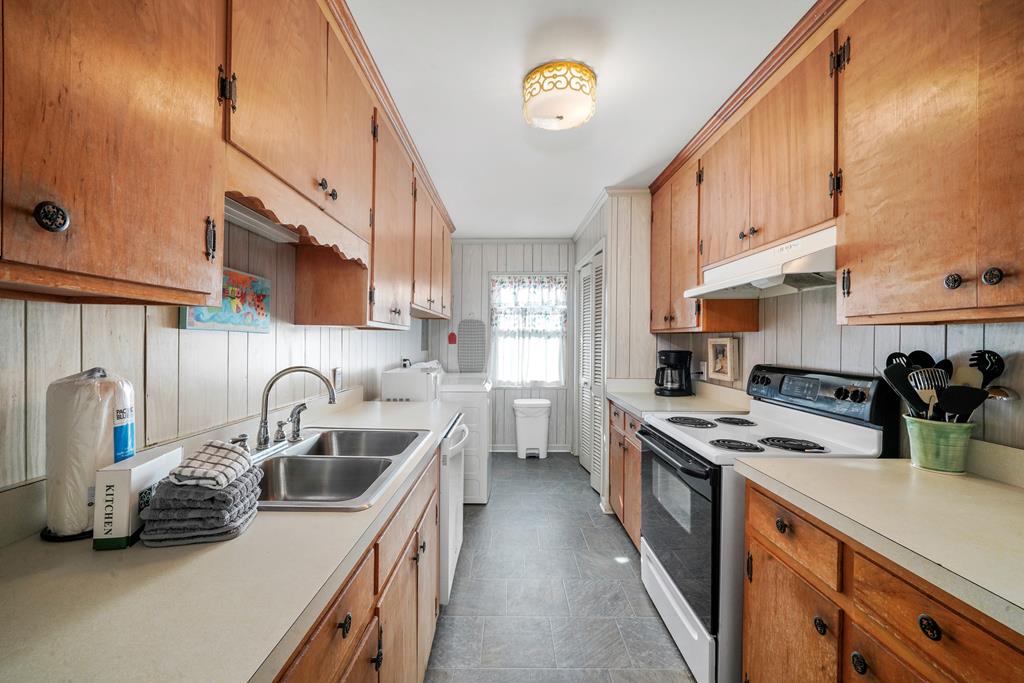 449 W Gorrie Dr, St. George Island 32328