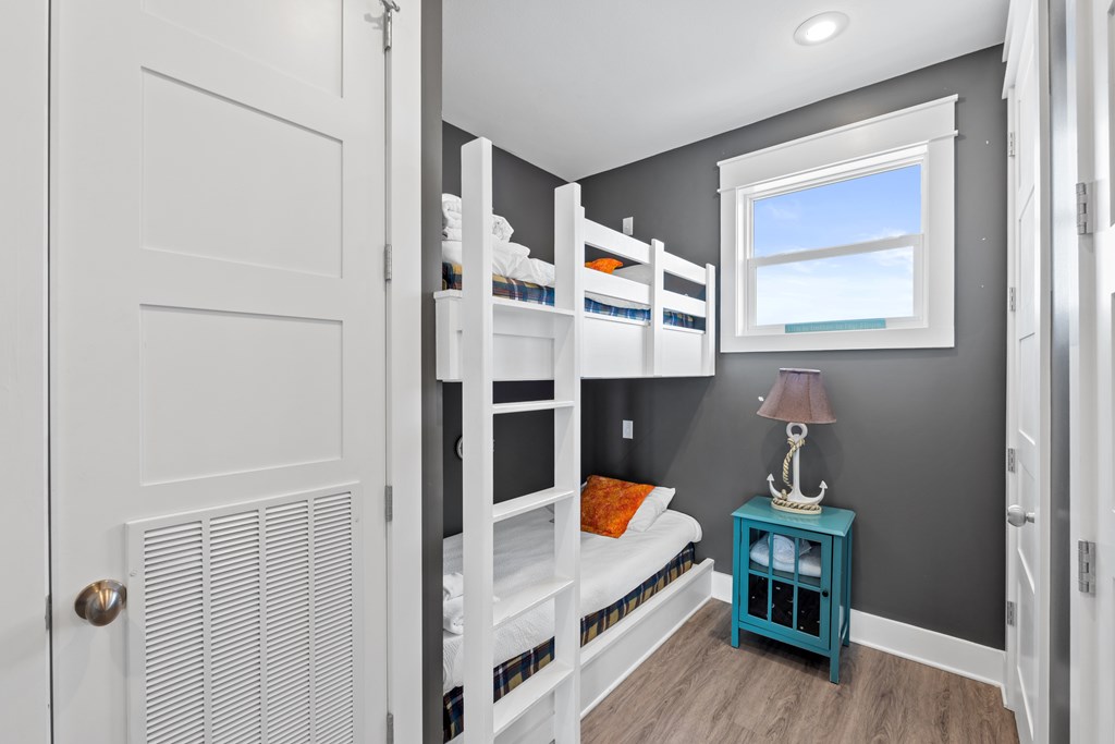 192 Avalon Dr, 32456