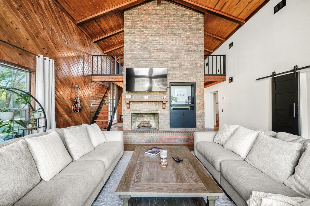377 Lakeview Dr, 32465