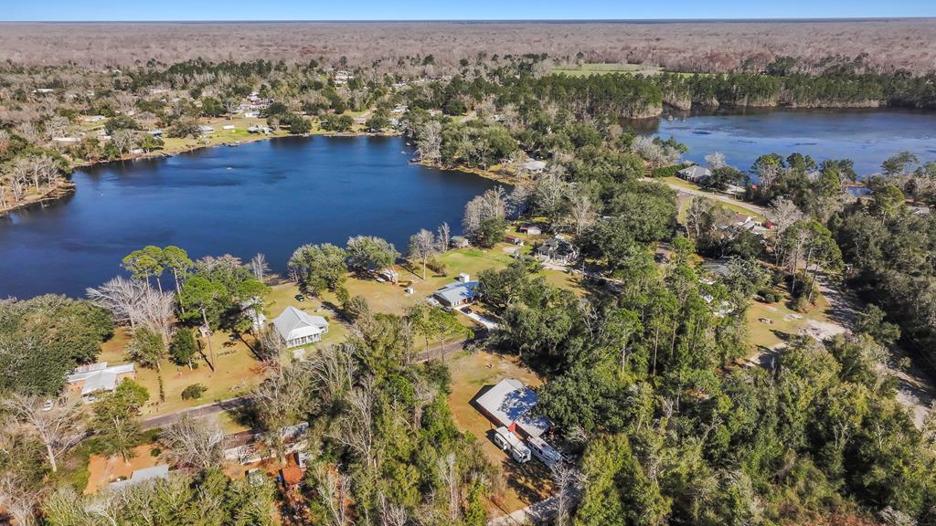 377 Lakeview Dr, 32465