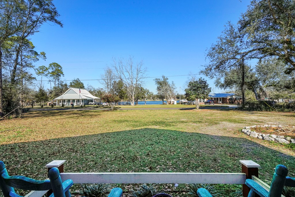 377 Lakeview Dr, 32465