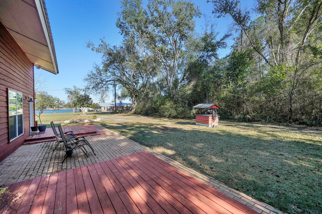 377 Lakeview Dr, 32465