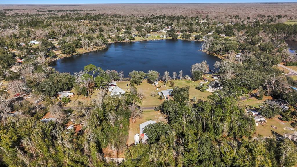 377 Lakeview Dr, 32465