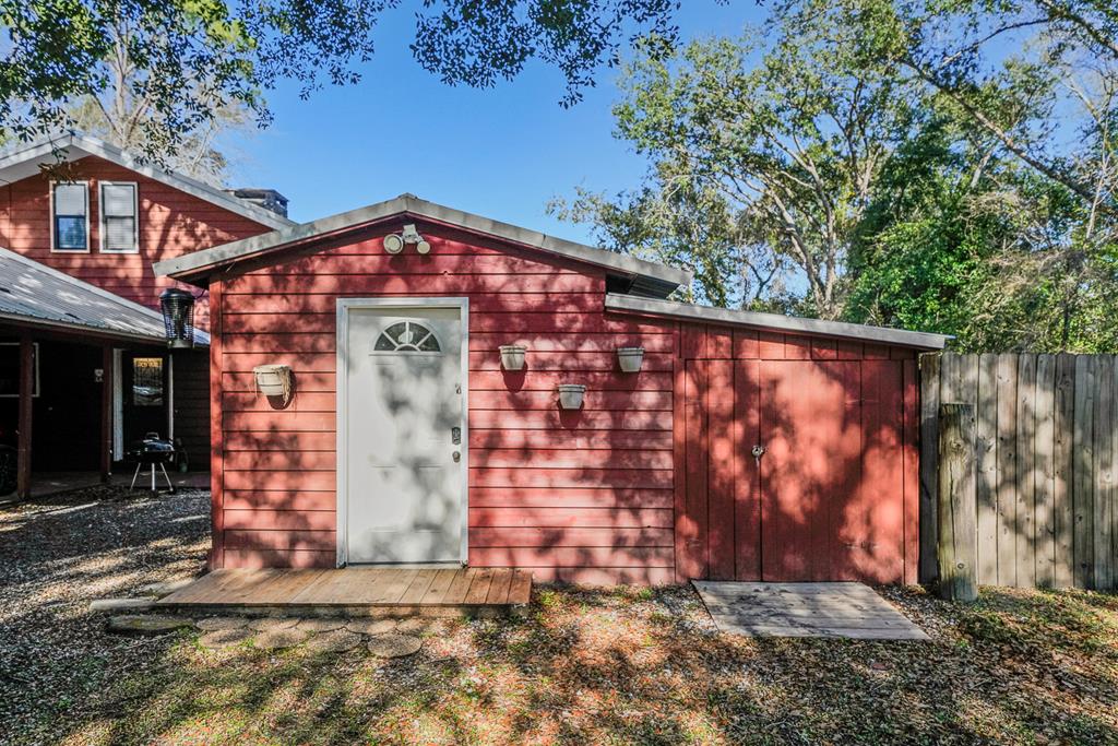 377 Lakeview Dr, 32465