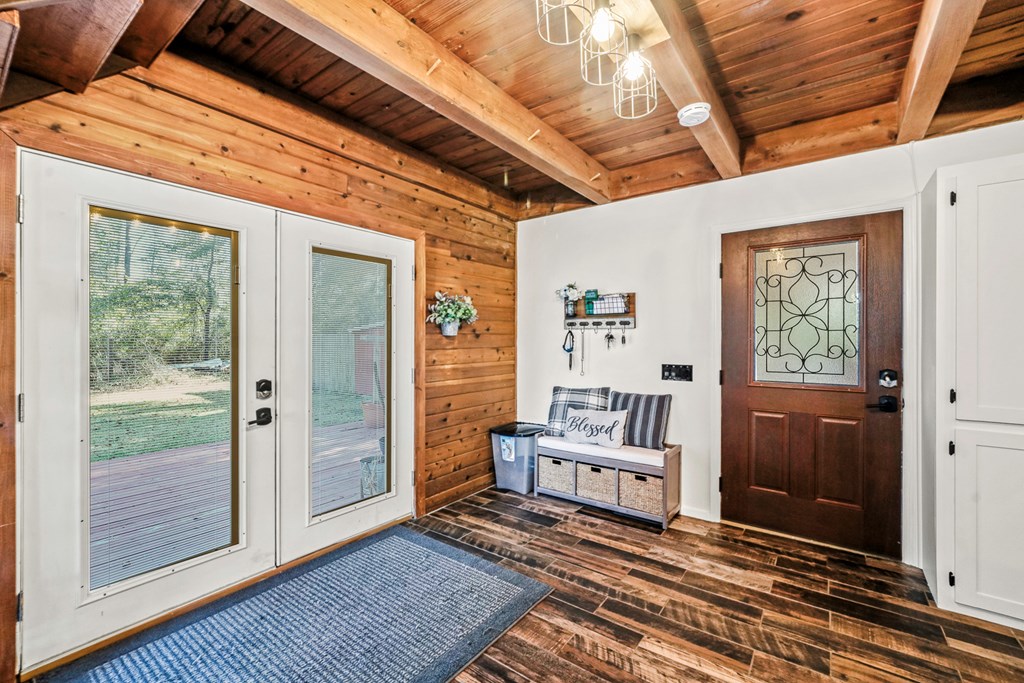 377 Lakeview Dr, 32465