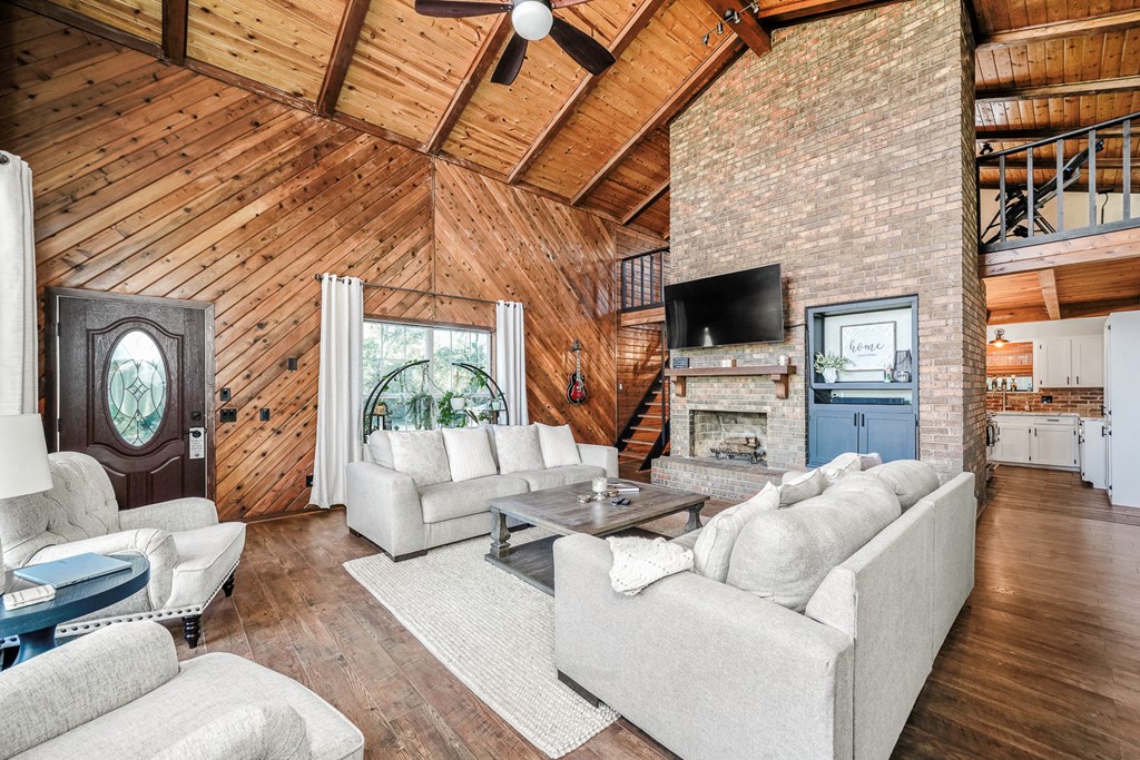 377 Lakeview Dr, 32465