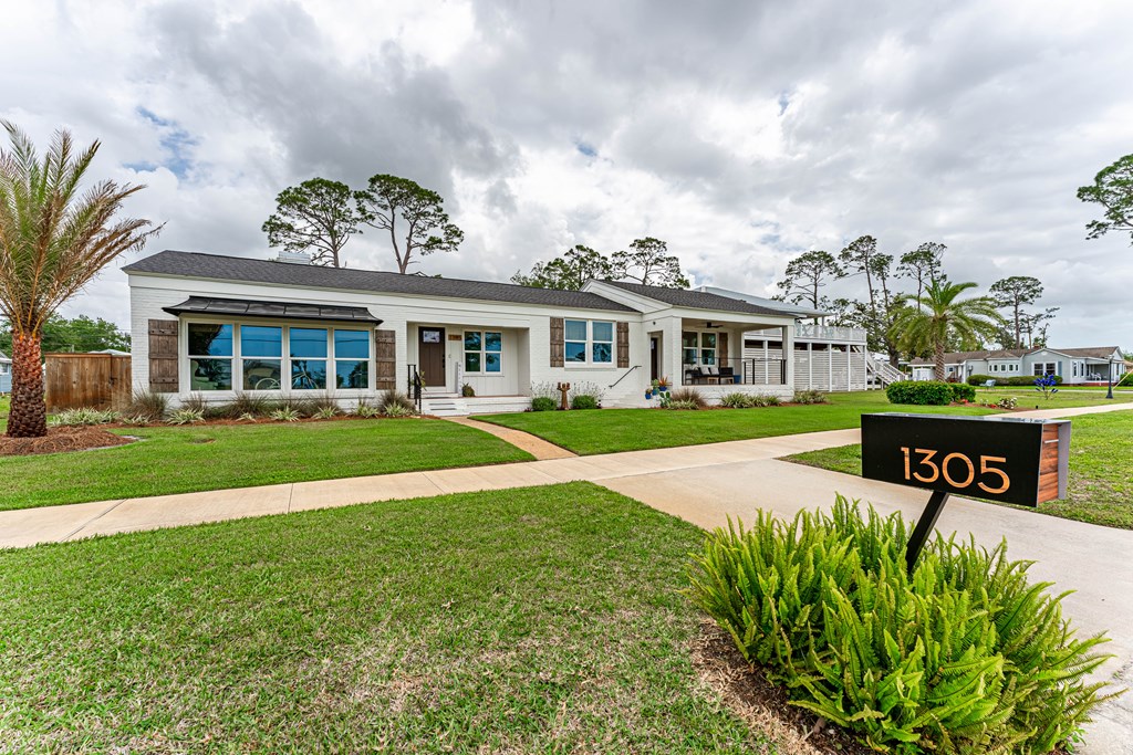 1305 Monument Ave, Port St. Joe 32456