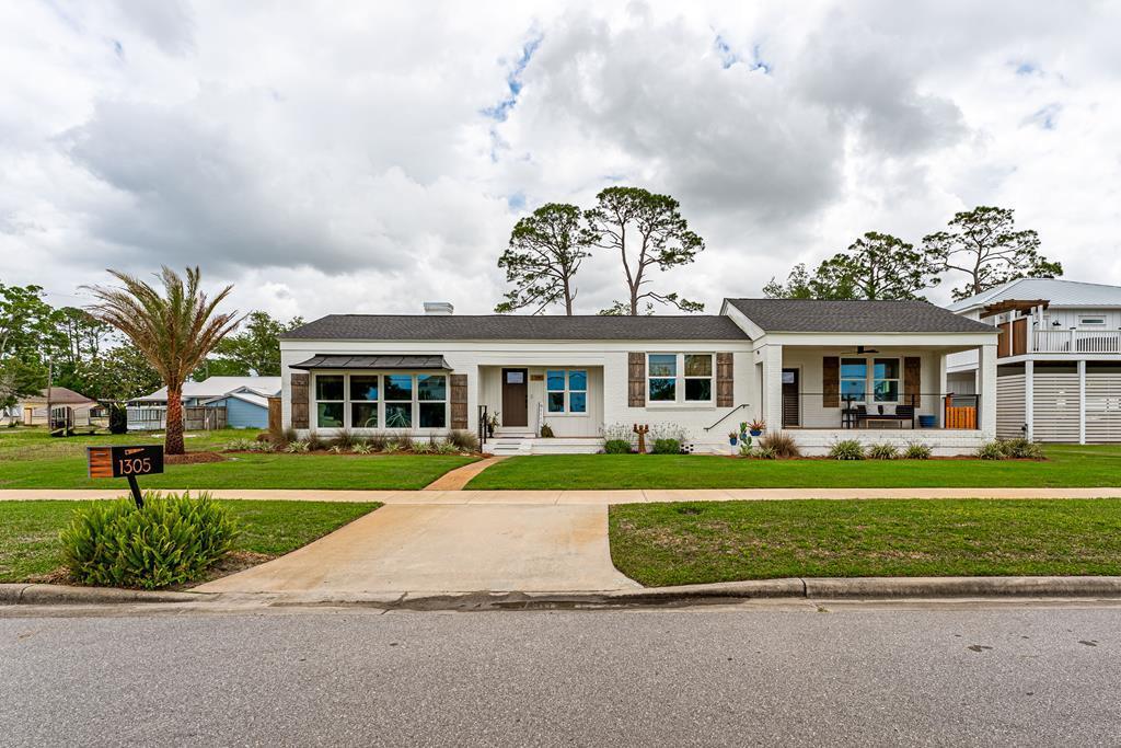 1305 Monument Ave, Port St. Joe 32456