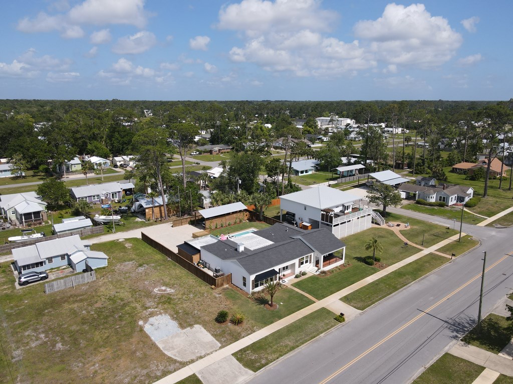 1305 Monument Ave, Port St. Joe 32456