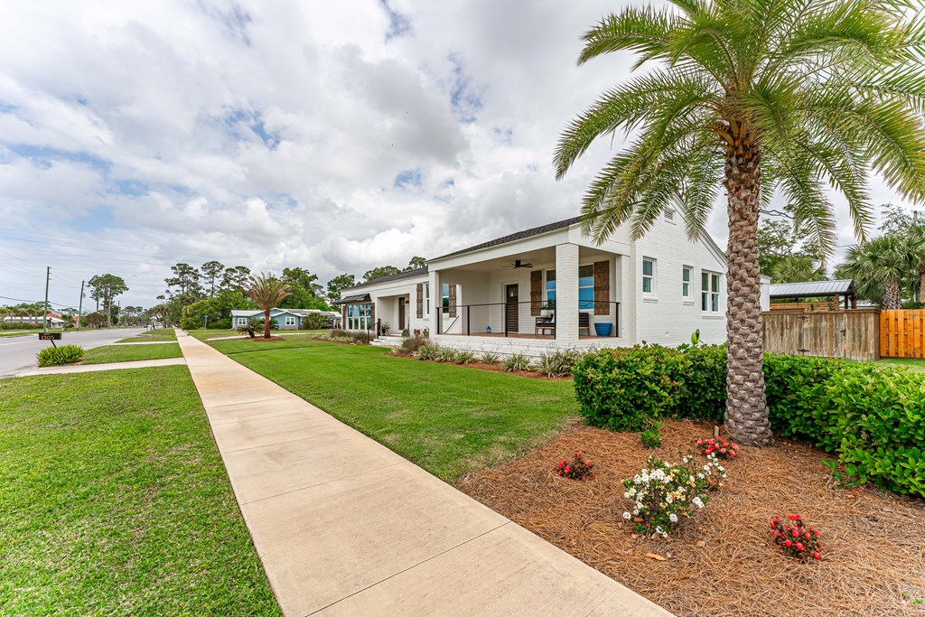 1305 Monument Ave, Port St. Joe 32456