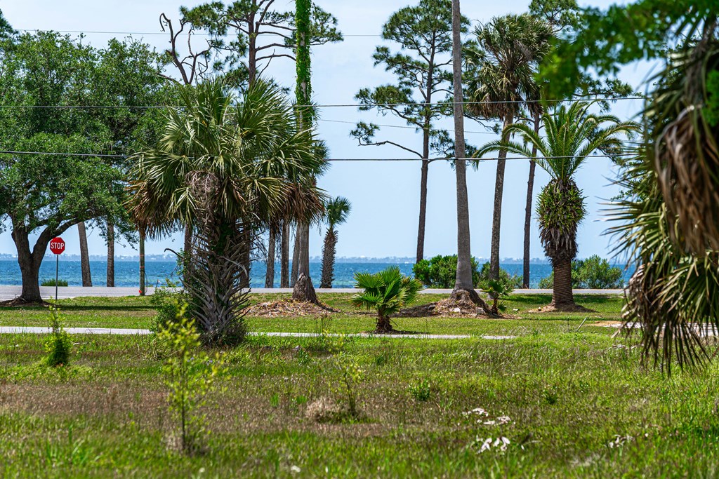 1305 Monument Ave, Port St. Joe 32456