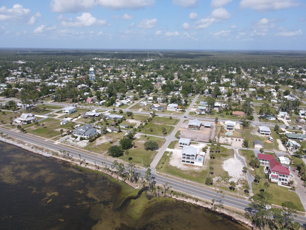 1305 Monument Ave, Port St. Joe 32456