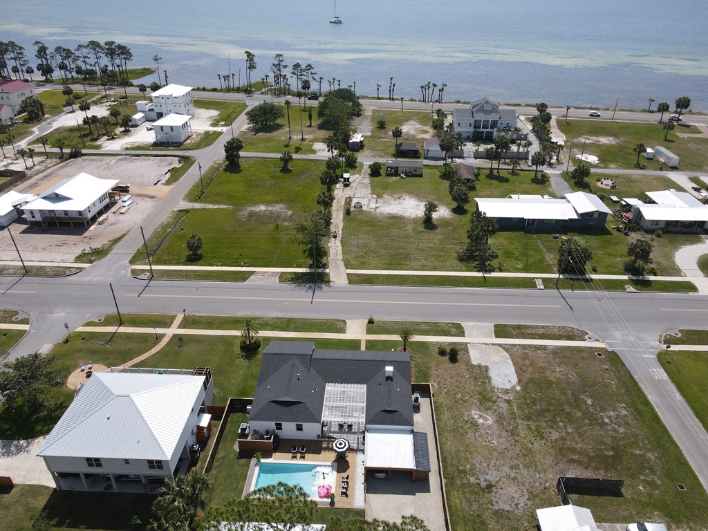 1305 Monument Ave, Port St. Joe 32456