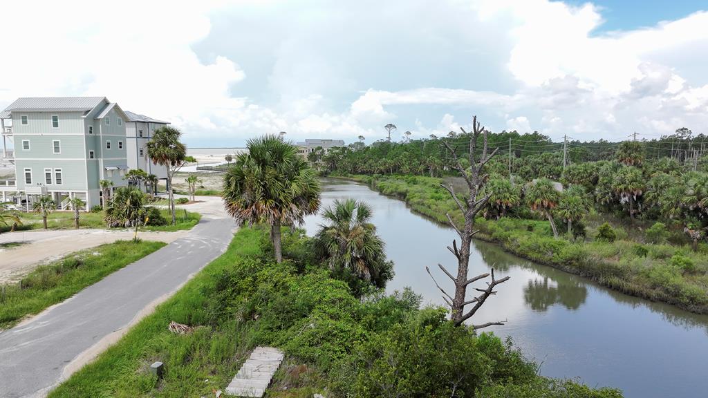 1 Sweetwater Shores Dr, Port St. Joe 32456