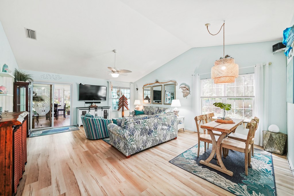 277 Country Club Rd # 2, Port St. Joe 32456 Unit: A-2