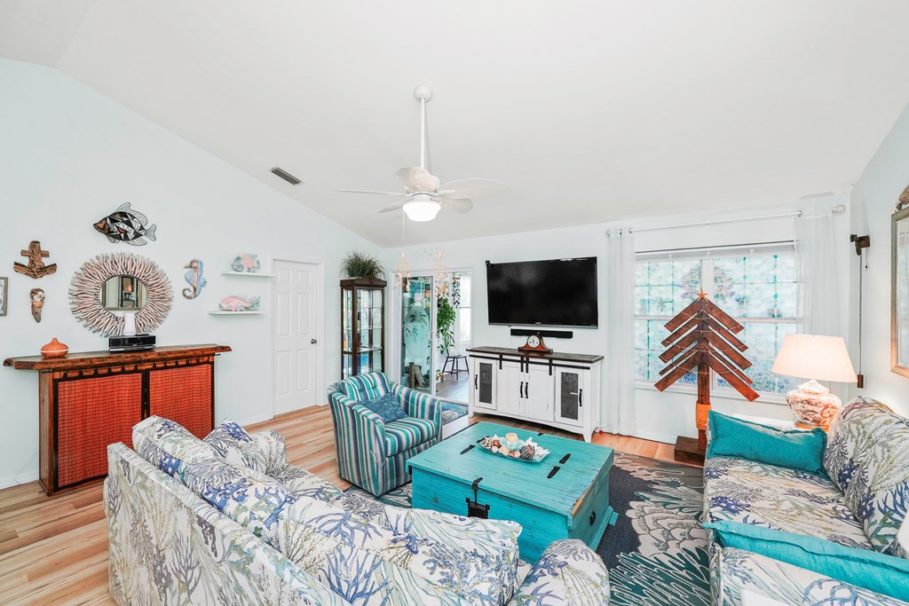 277 Country Club Rd # 2, Port St. Joe 32456 Unit: A-2