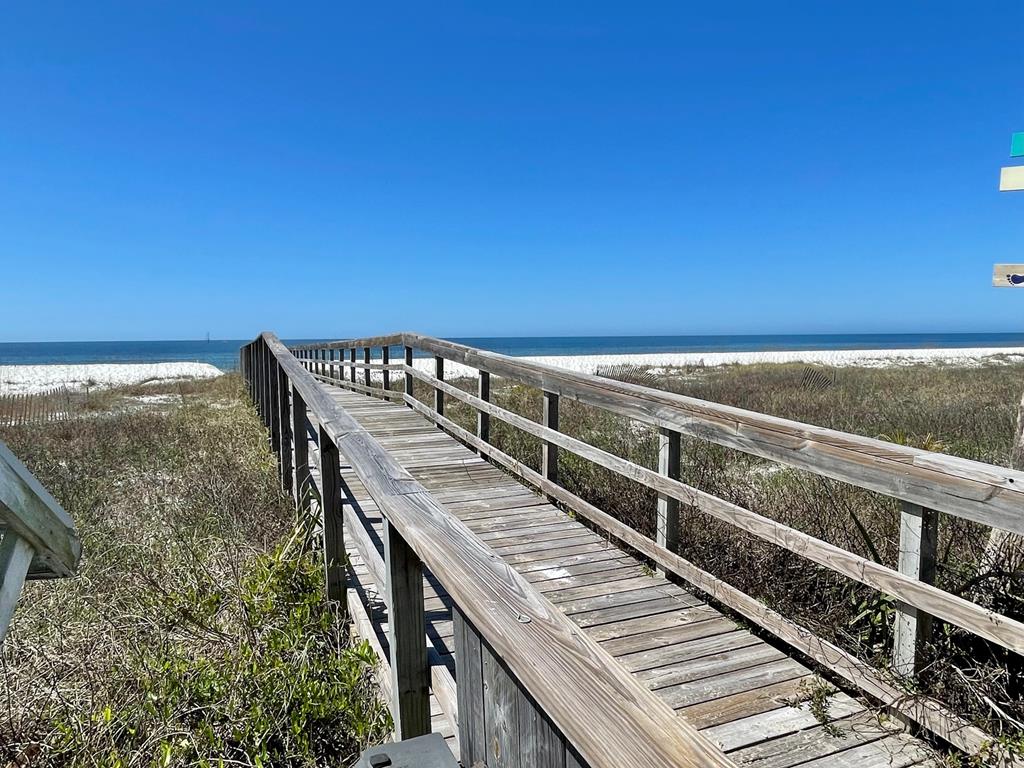 8406 Tradewinds Dr, Port St. Joe 32456