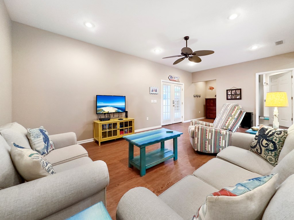 106 Mariner Ln, 32456