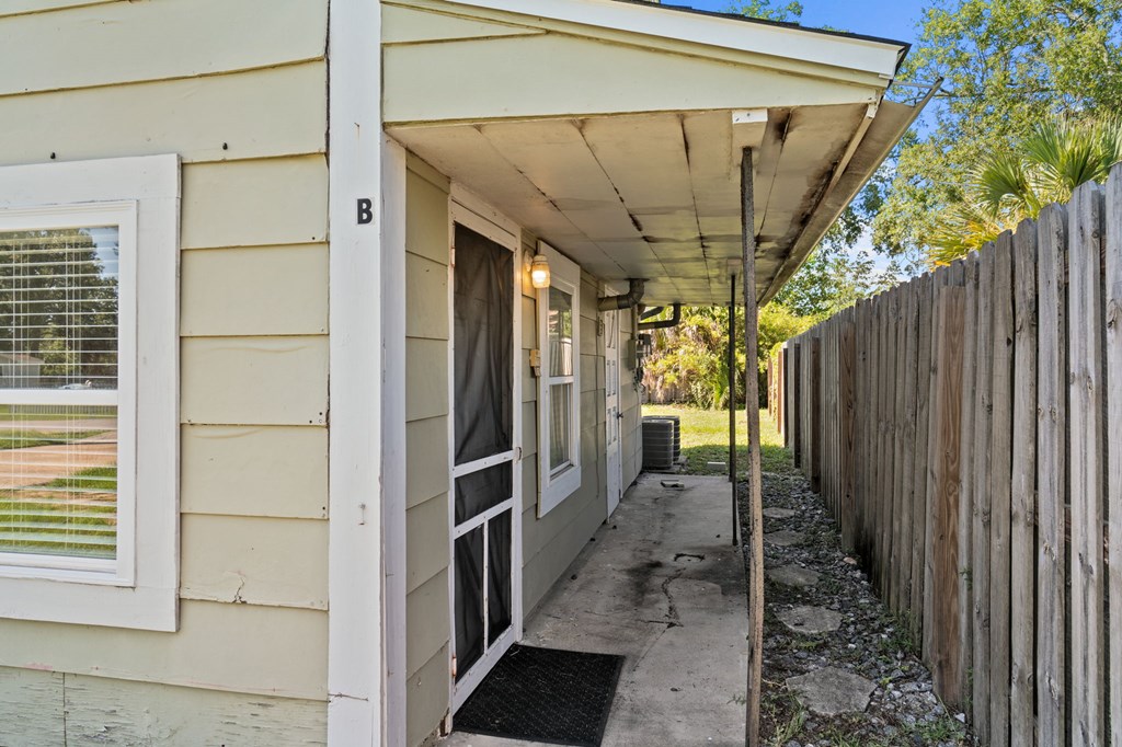 525 8th St, Port St. Joe 32456