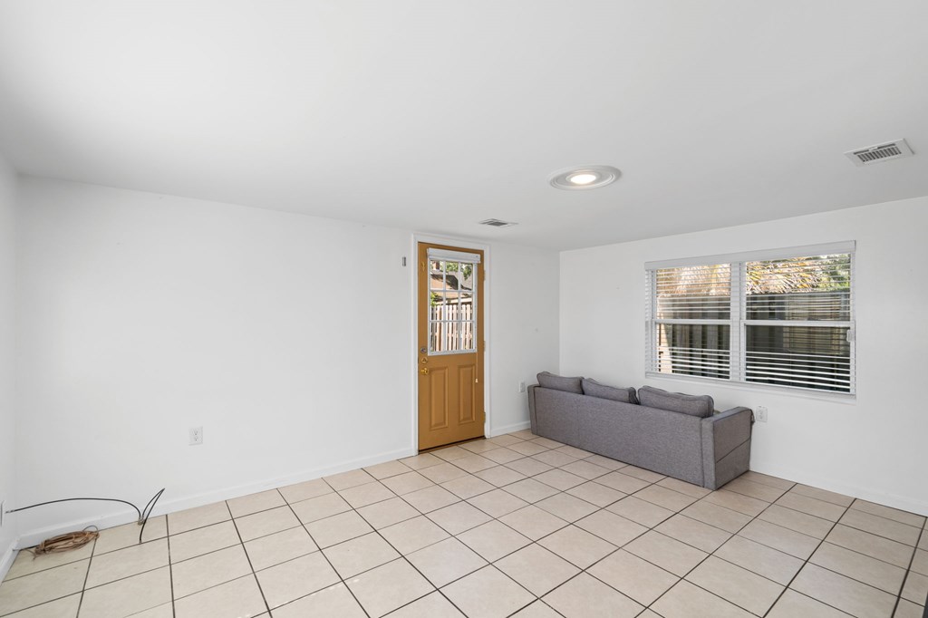 525 8th St, Port St. Joe 32456