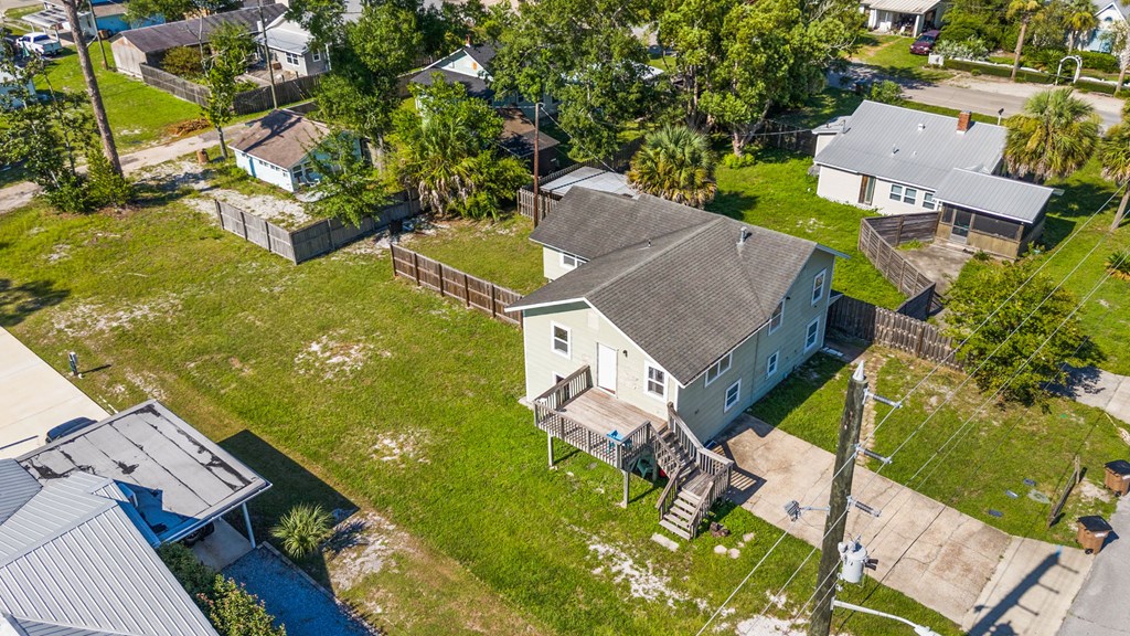 525 8th St, Port St. Joe 32456