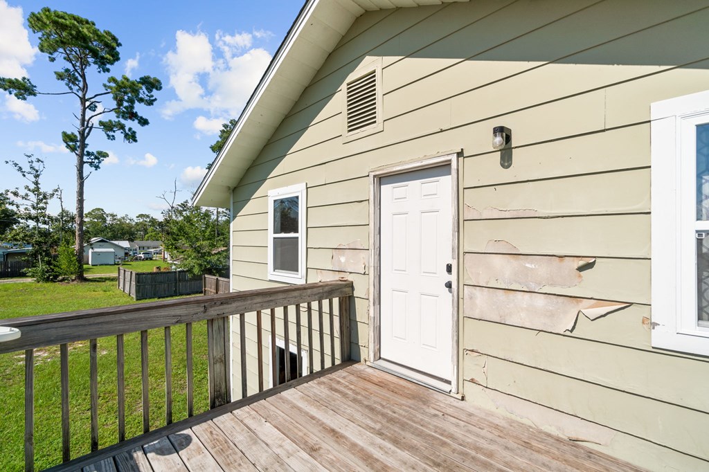 525 8th St, Port St. Joe 32456