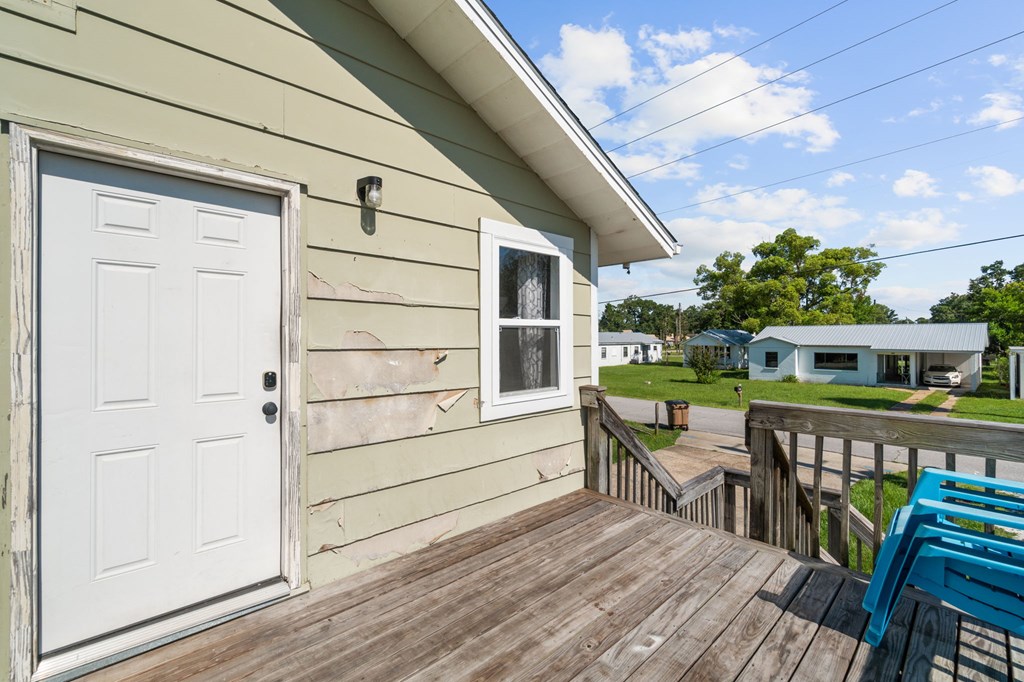 525 8th St, Port St. Joe 32456