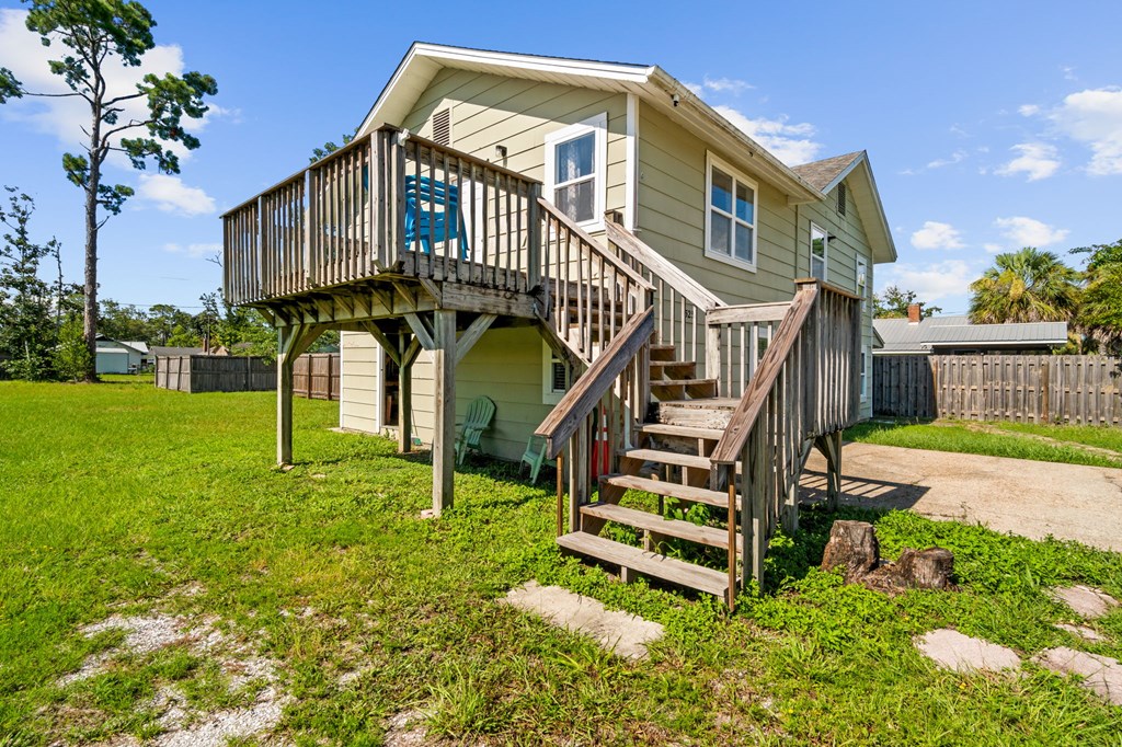525 8th St, Port St. Joe 32456