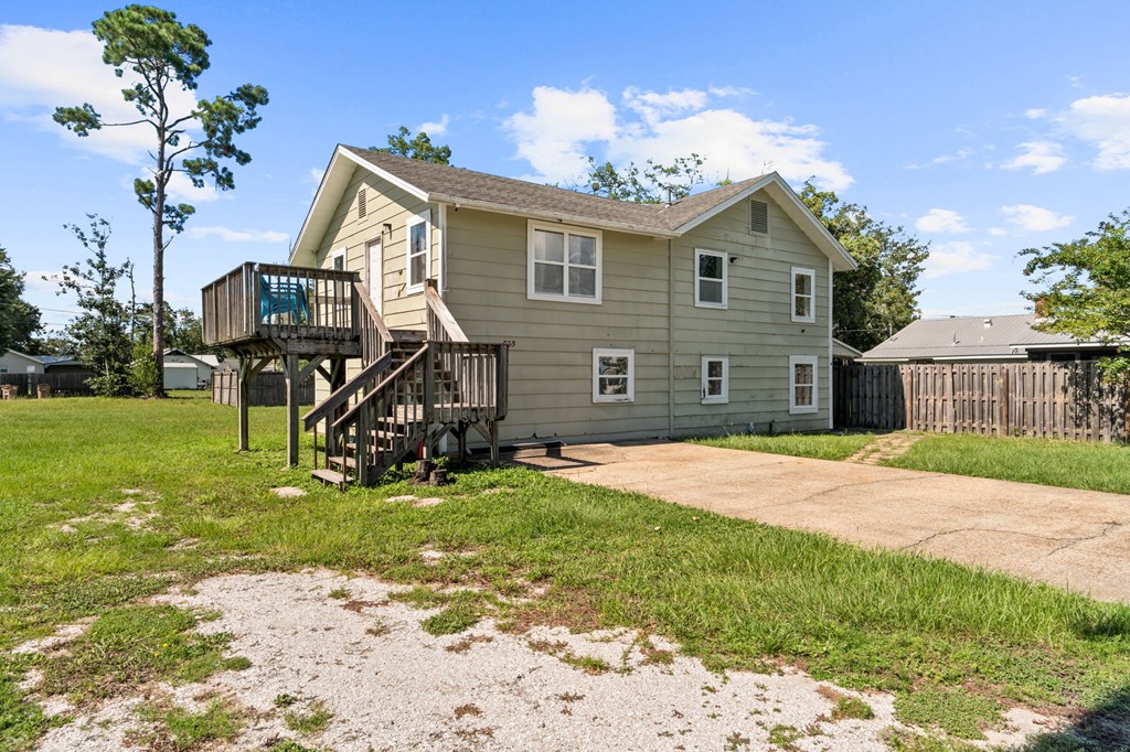 525 8th St, Port St. Joe 32456