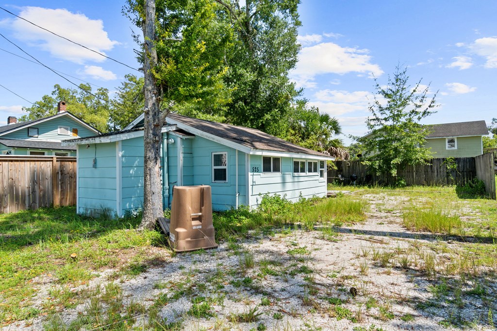 525 8th St, Port St. Joe 32456