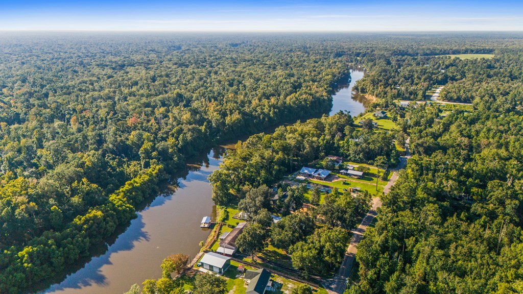 1161 E River Rd, 32465