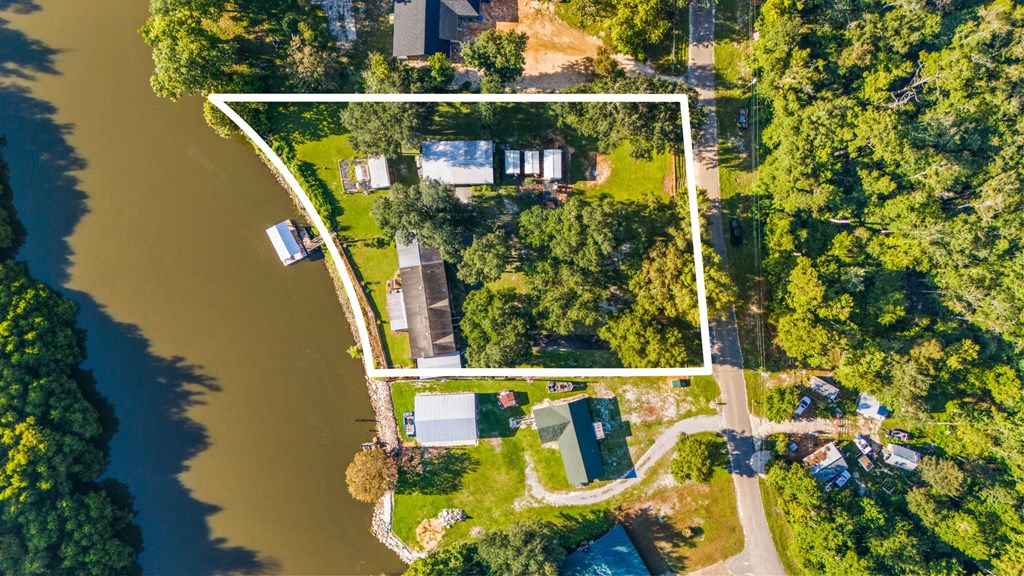 1161 E River Rd, 32465