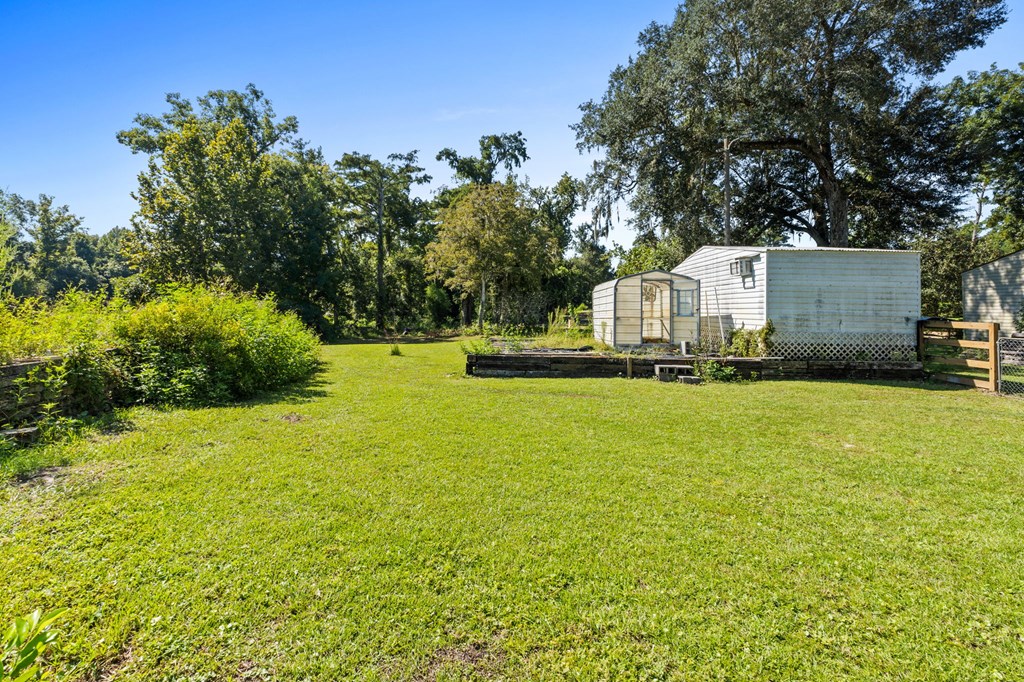 1161 E River Rd, 32465