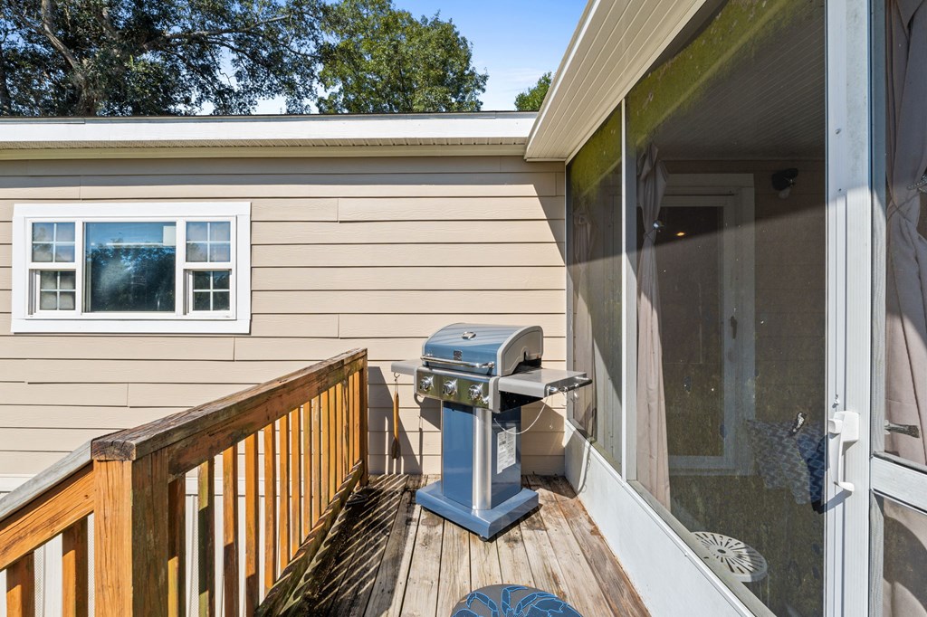 1161 E River Rd, 32465