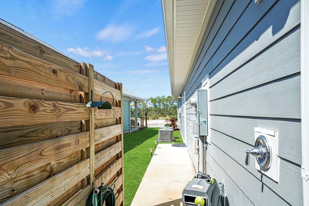 715 Backwater Rd, Port St. Joe 32456