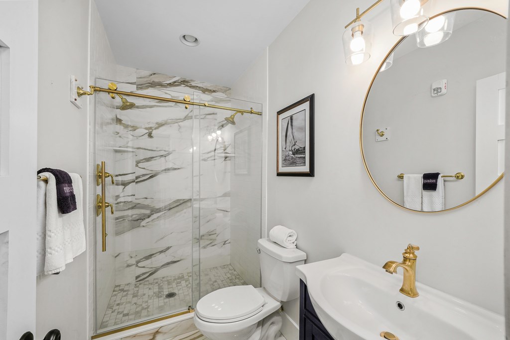 20 4th St, 32320