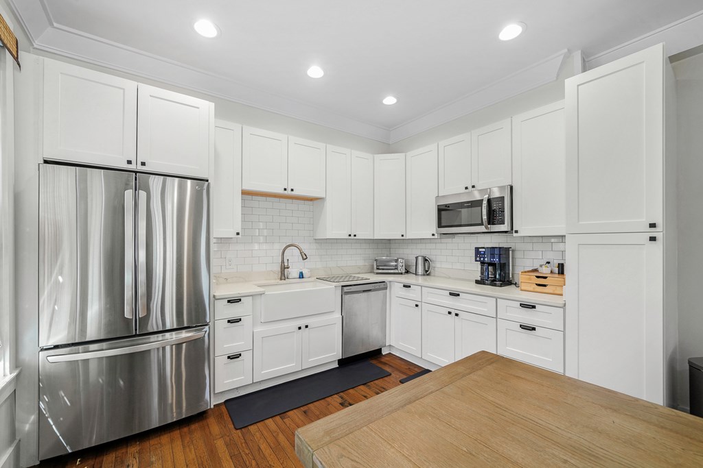20 4th St, 32320