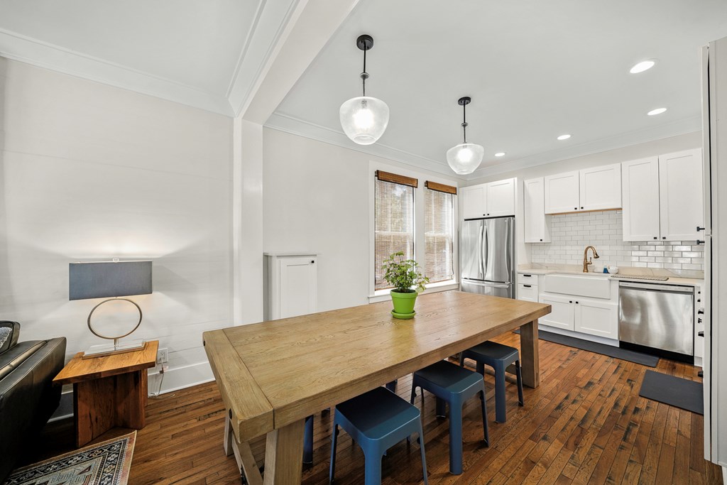 20 4th St, 32320